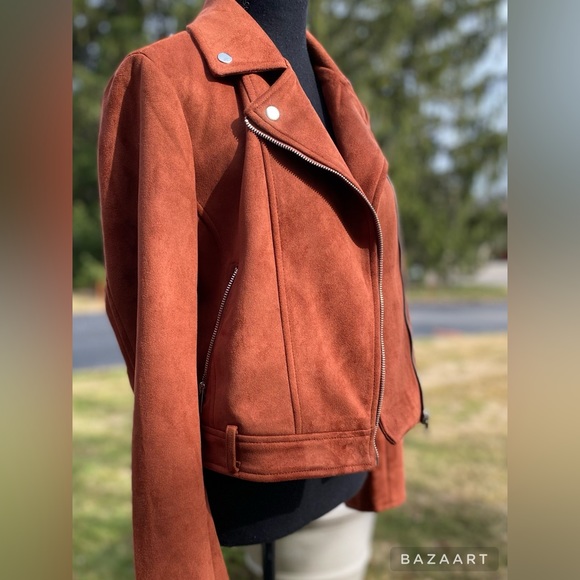 FOREVER 21
Jacket size M 
Brown color - front zipper - pocket - Picture 3 of 16